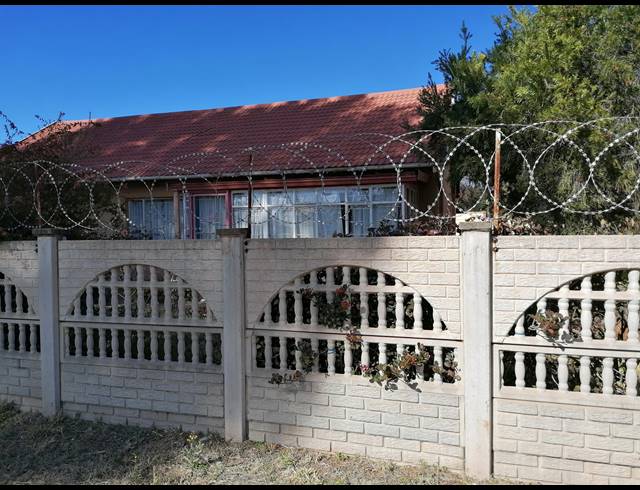 3 BEDROOM FREESTANDING FOR SALE IN STILFONTEIN EXT 3
